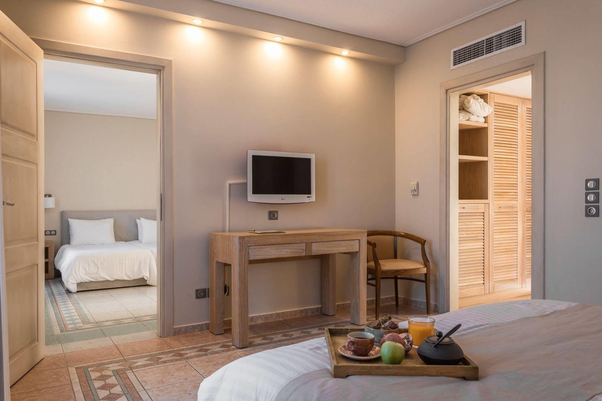 Porto Naxos Hotel 4*